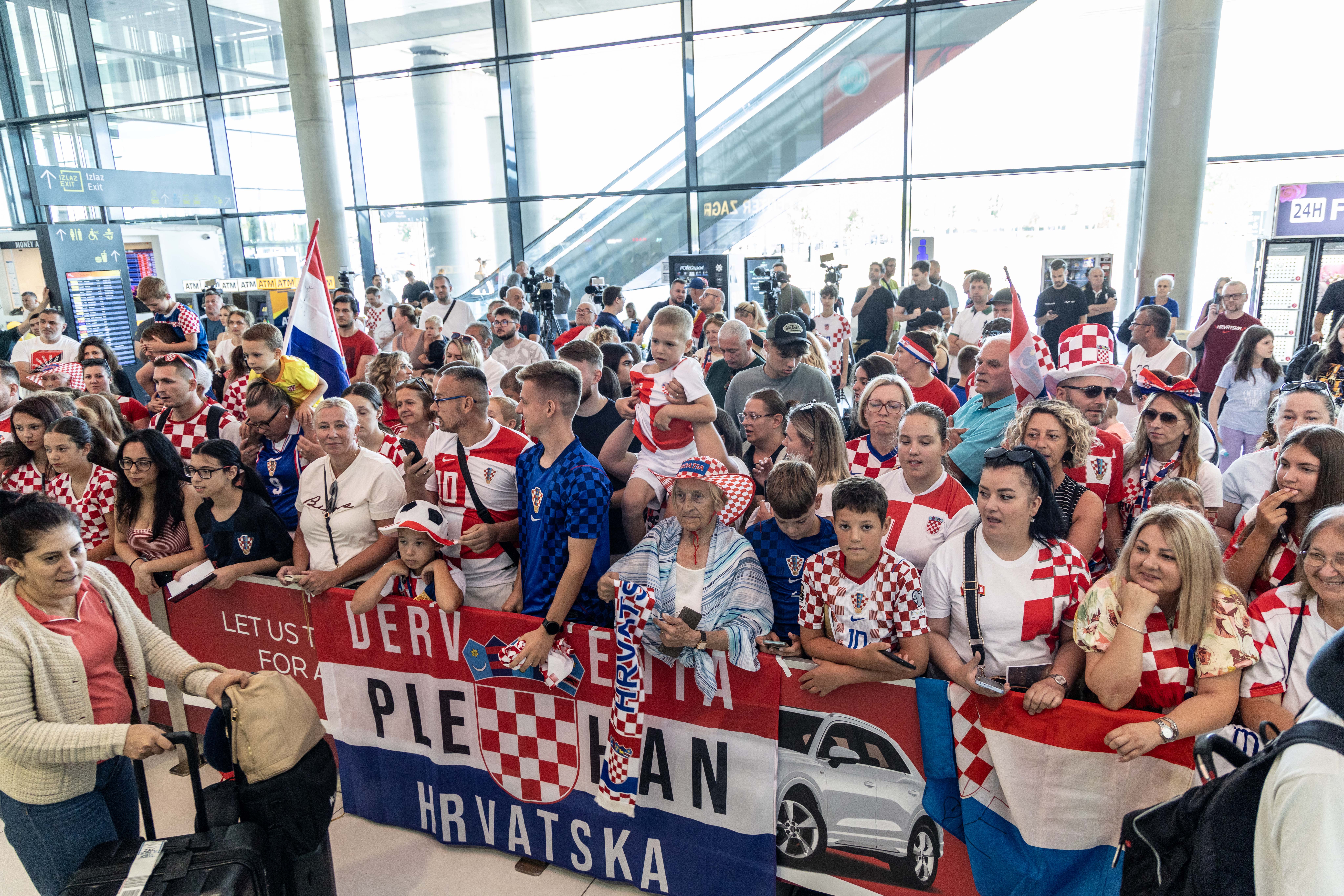 Reprezentacija stigla u Zagreb, hoće li Dalić ostati saznat će se za koji dan Reprezentacija stigla u Zagreb, hoće li Dalić ostati saznat će se za koji dan