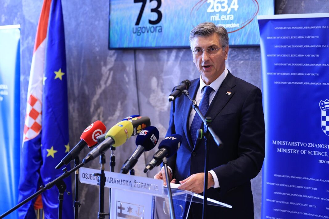 Plenković reterirao: nakon što je Milanović zaustavio slanje vojske, Vlada u Pariz šalje policiju Plenković reterirao: nakon što je Milanović zaustavio slanje vojske, Vlada u Pariz šalje policiju