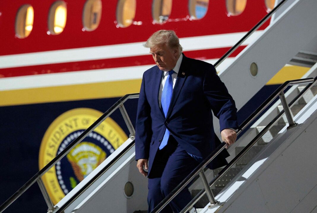 Trump zbog iranske prijetnje tajno prebačen u manji zrakoplov, novinari služili kao mamac! Trump zbog iranske prijetnje tajno prebačen u manji zrakoplov, novinari služili kao mamac!