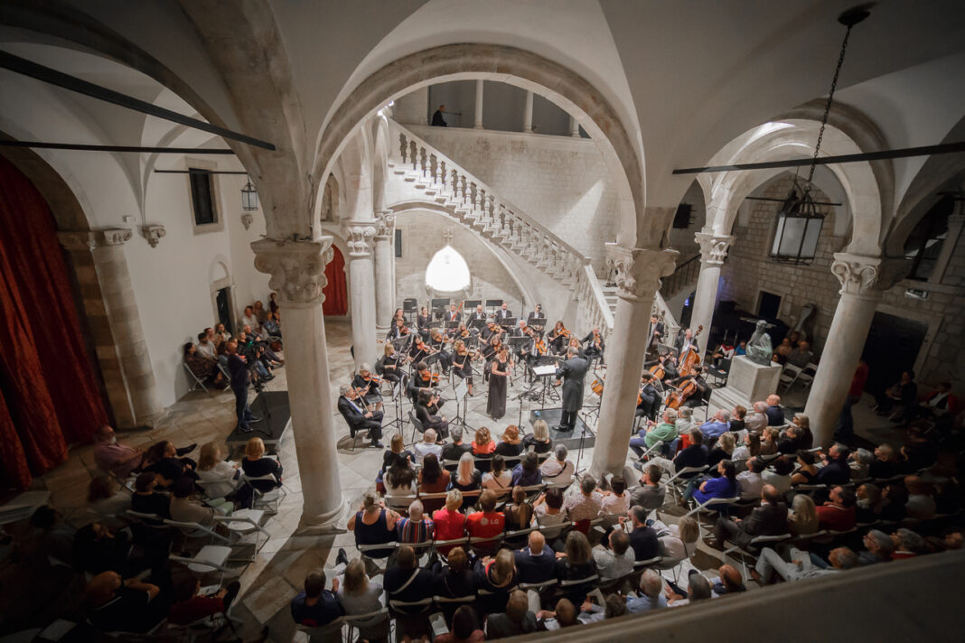 Svjetske glazbene zvijezde u Kneževu dvoru: Mischa Maisky i Stefan Milenković na festivalu Stradun Classic Svjetske glazbene zvijezde u Kneževu dvoru: Mischa Maisky i Stefan Milenković na festivalu Stradun Classic