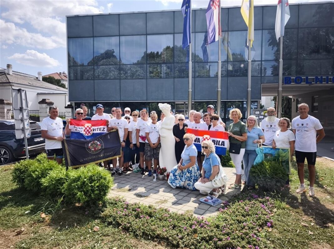 Nakon 250 km i dva dana vožnje: 1. biciklistička karavana ‘U čast hrabrim braniteljicama’ stigla u Vukovar Nakon 250 km i dva dana vožnje: 1. biciklistička karavana ‘U čast hrabrim braniteljicama’ stigla u Vukovar