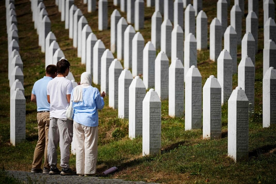 Majke Srebrenice oštro osudile četničku ideologiju i veličanje Ratka Mladića Majke Srebrenice oštro osudile četničku ideologiju i veličanje Ratka Mladića